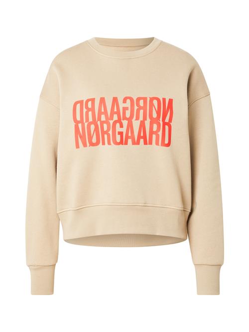 Se MADS NORGAARD COPENHAGEN Sweatshirt 'Tilvina'  beige / orange ved About You