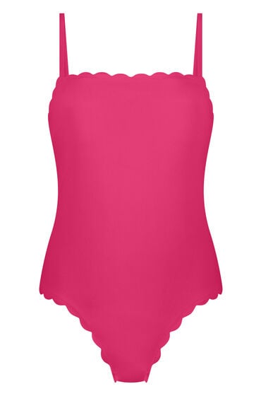 Se Hunkemöller Badedragt Bandeau Scallop pink ved Hunkemøller