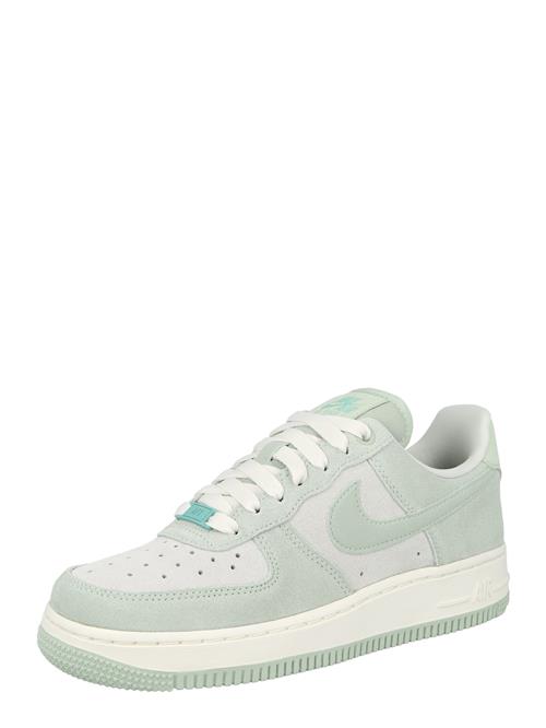 Se Nike Sportswear Sneaker low 'AIR FORCE 1 07 SE'  turkis / mint / pastelgrøn ved About You