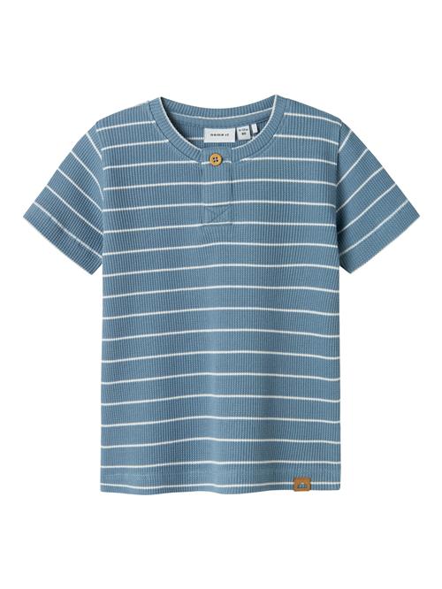 Se NAME IT Shirts 'NBMFully'  røgblå / hvid ved About You
