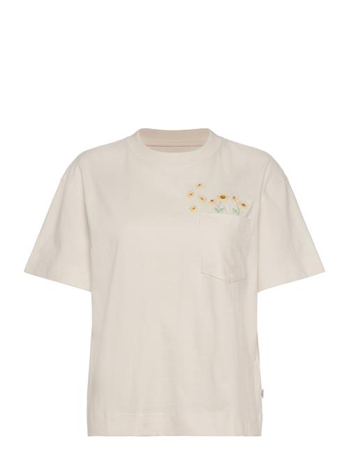 Se Embroidery Pocket Tee Lee Jeans Cream ved Booztlet