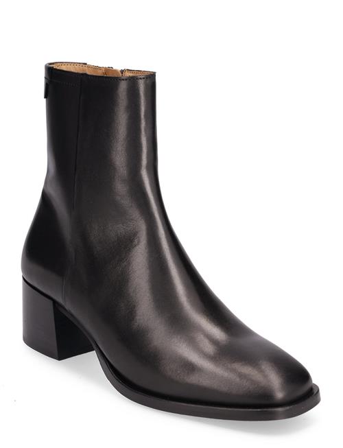 Se Linsy Chelsea Boot GANT Black ved Booztlet