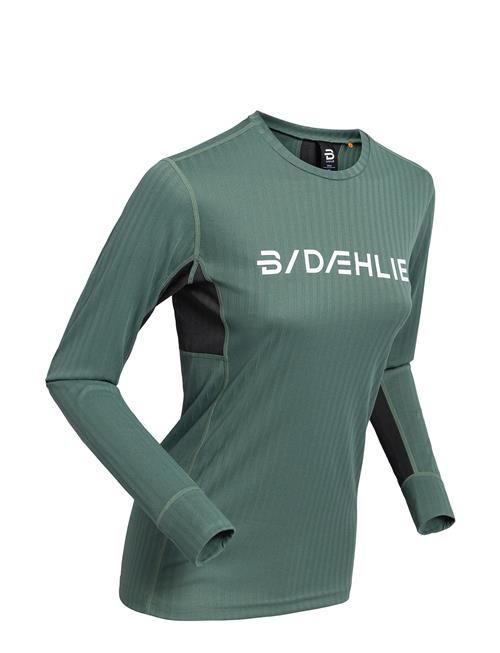 Se Training Tech Long Sleeve Wmn Daehlie Green ved Booztlet