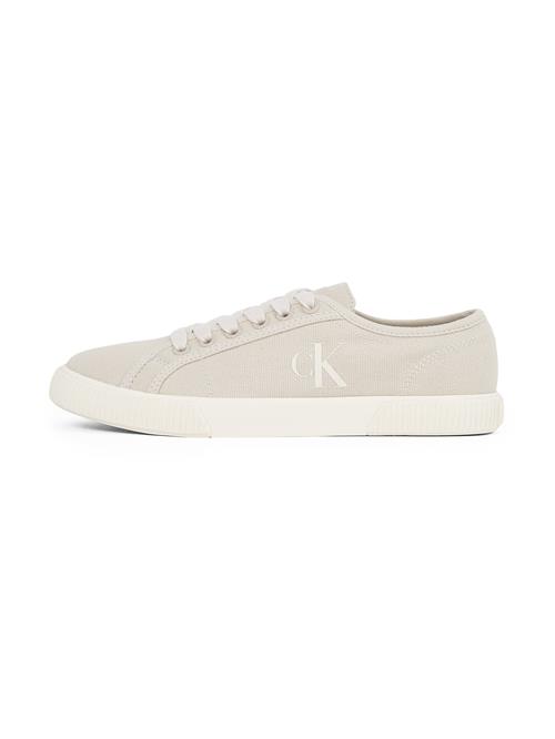 Se Calvin Klein Jeans Sneaker low 'ESS'  lysebeige / offwhite ved About You