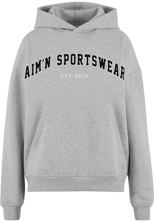 Se Aim'n Sweatshirt 'Varsity Sweat'  grå / sort / hvid ved About You