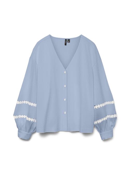 Se VERO MODA Bluse 'VMJanni'  blå / hvid ved About You