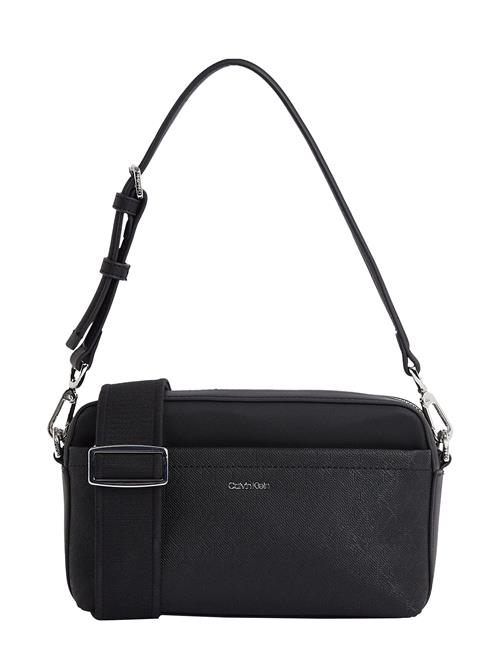 Se Ck Must Conv Camera Bag_Mono Calvin Klein Black ved Booztlet