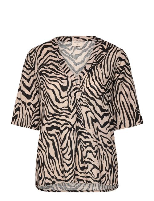 Blouse From Freequent In A Light And Soft Material With Animal Print. The Blouse FREE/QUENT Black