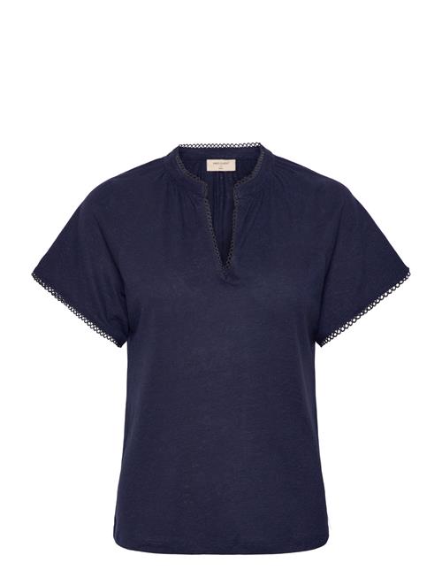 T-Shirt From Freequent In A Soft Linen Material. The T-Shirt Has Fine Back Pleat FREE/QUENT Navy