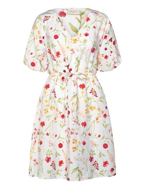 Dress From Freequent In A Light Material With A Floral Print. In Addition, The D FREE/QUENT Cream
