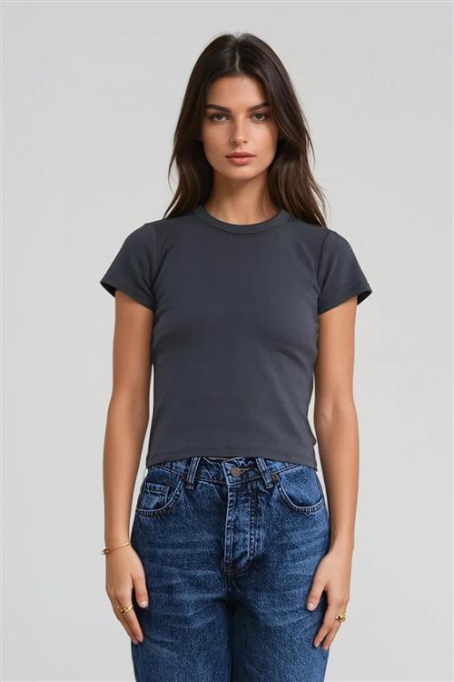 Emily Kort T-Shirt - Mørk Grå - M/L - TeeShoppen