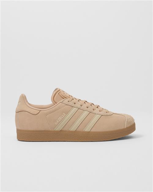 Se Adidas Originals - Beige - Gazelle W ved Nelly