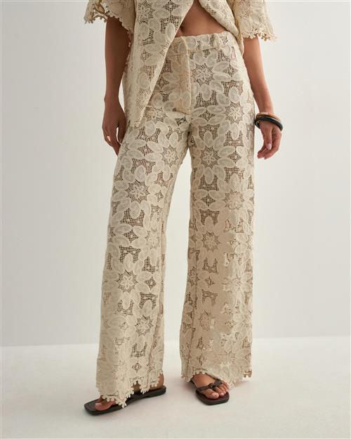 Se Malina - Beige - Natalina Guipure Lace pants ved Nelly