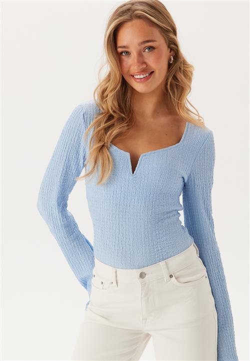BUBBLEROOM Structured V-Neck Top