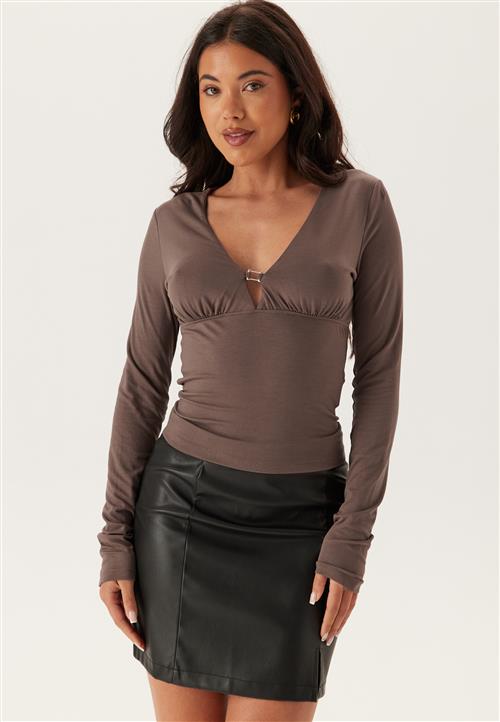 BUBBLEROOM V-Neck Buckle Top