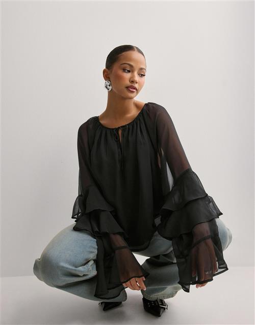 Nelly - Sort - Flounce Sleeve Blouse