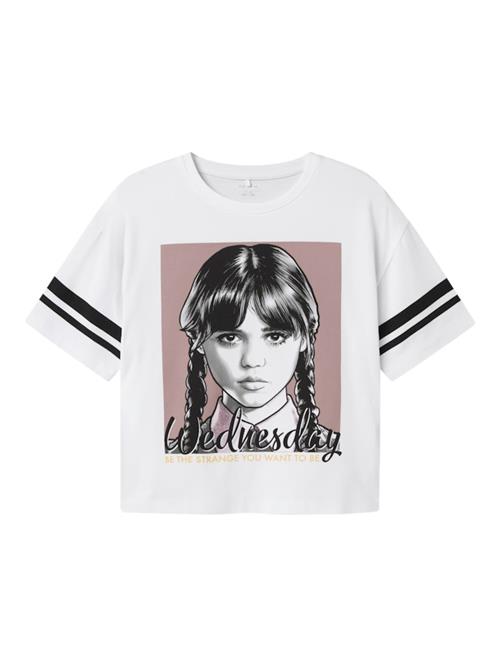 Se NAME IT Bluser & t-shirts 'NKFJIxina Wed'  grå / lysviolet / sort / hvid ved About You