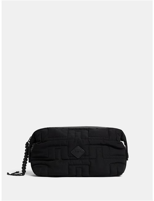 Se Jl Wash Bag J. Lindeberg Black ved Booztlet