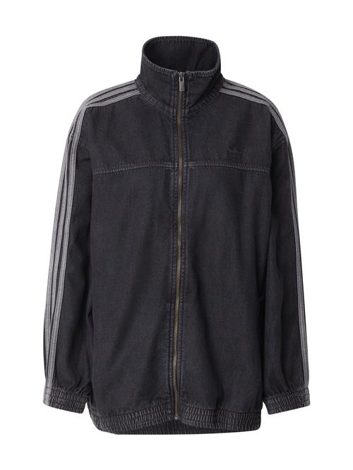 Se ADIDAS ORIGINALS Overgangsjakke  grey denim / black denim ved About You