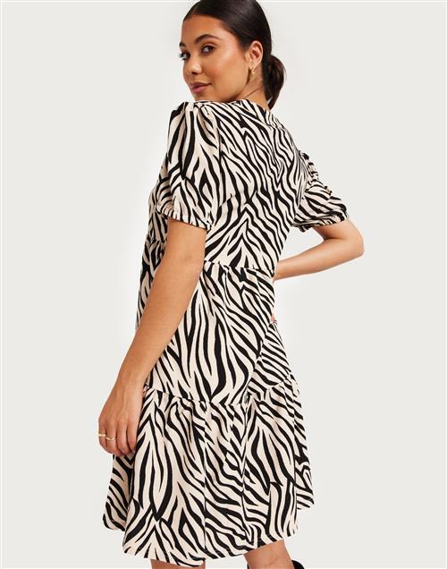 JDY - Mønstret - Jdylotus S/S V-Neck Dress Jrs Atk