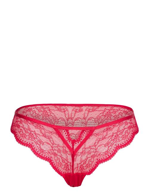 Isabelle Cheekini Hunkemöller Red