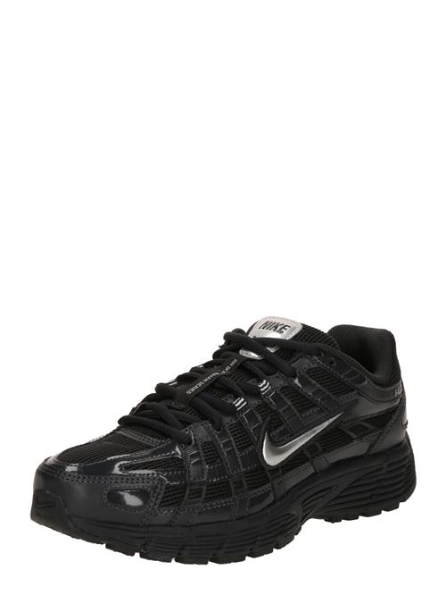 Se Nike Sportswear Sneaker low 'P-6000'  sort / sølv ved About You