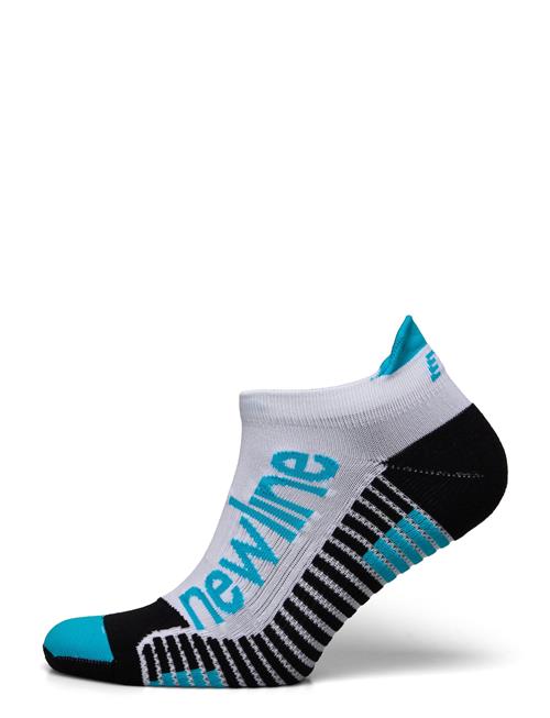 Se Tech Socklet Newline Patterned ved Booztlet