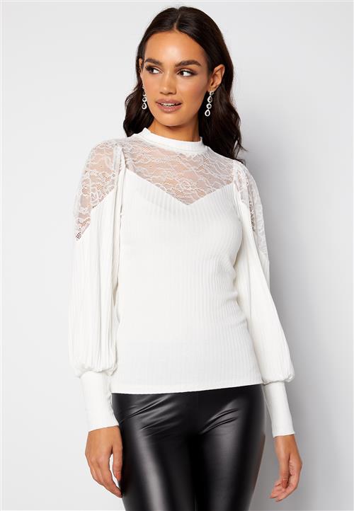 Happy Holly Nathalie lace puff top