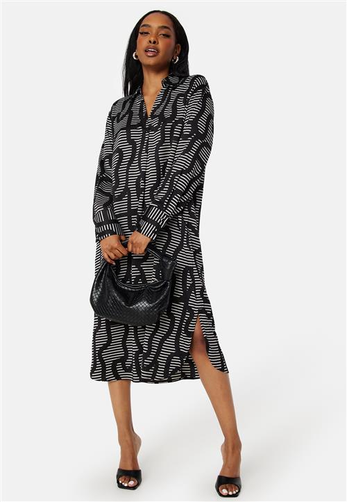 Se VERO MODA Daisy L/S V-Neck Calf Dress ved Bubbleroom