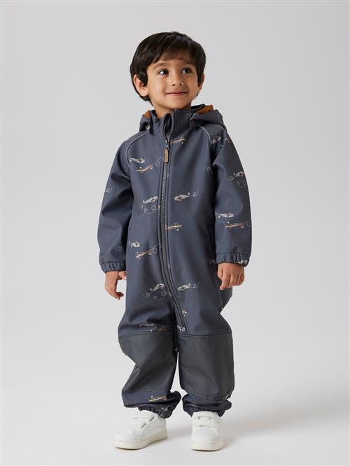 Se NAME IT Softshell Suit Alfa08  Grey Pinstripe Airplane hos SmartKidz