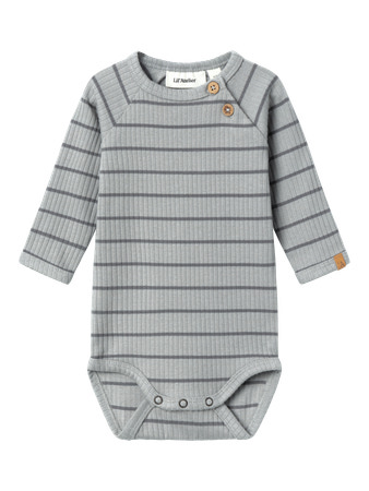 Se LIL ATELIER Rib Body Kail Limestone hos SmartKidz