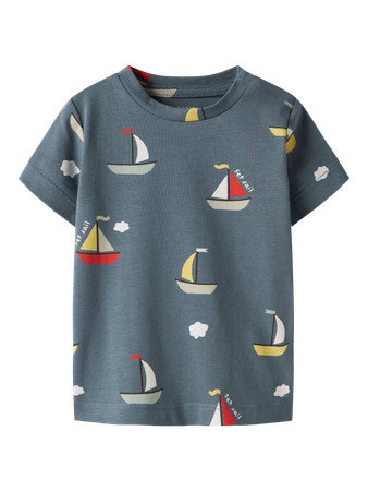 Se NAME IT T-shirt Vroels Blue Mirage Boats hos SmartKidz