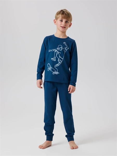 Se NAME IT Natsæt Skater Titan hos SmartKidz