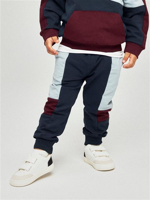 Se NAME IT Sweatpants Kellan Navy Blazer hos SmartKidz