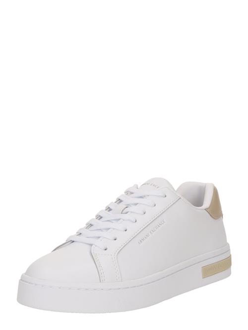 Se ARMANI EXCHANGE Sneaker low 'LONDON ACTION'  camel / hvid ved About You