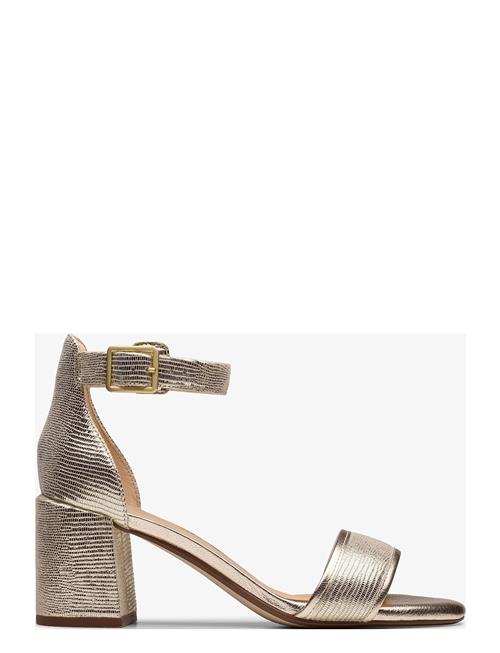 Se Ezoria Mae D Clarks Gold ved Booztlet