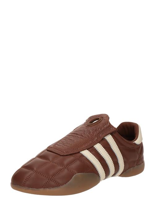 Se ADIDAS ORIGINALS Slip On 'Taekwondo Mei'  ecru / karamel ved About You
