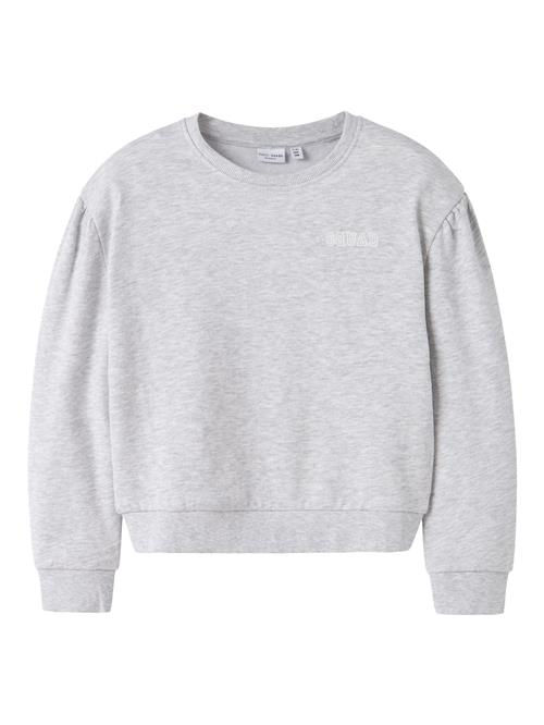 Se NAME IT Kort Sweatshirt Vima Light Grey Melange Squad Light hos SmartKidz