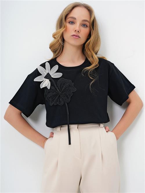 Se Trend Alaçati Stili Shirts  sort / hvid ved About You