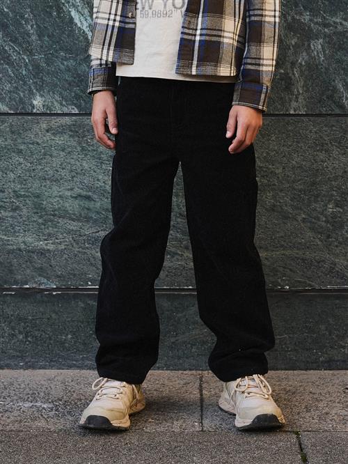 Se NAME IT Fløjls Bukser Ryan Black hos SmartKidz