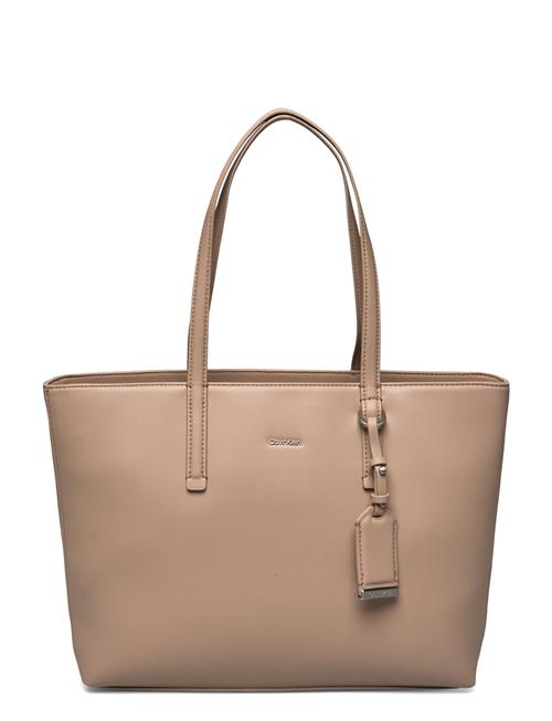 Ck Must Shopper Md Calvin Klein Beige