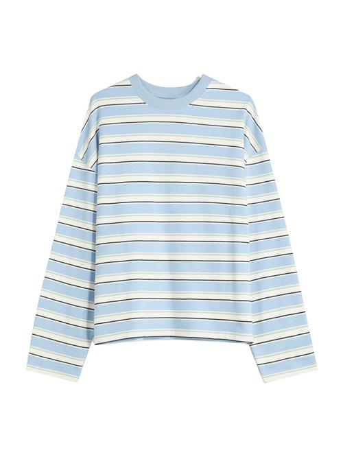 Se Bershka Sweatshirt  lyseblå / sort / hvid ved About You