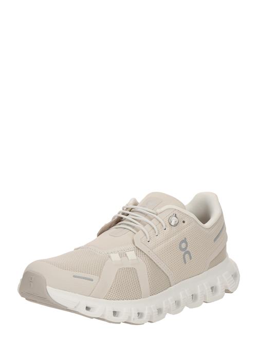 On Sneaker low  perlehvid