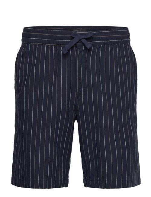 Se Barcelona Ran Shorts Clean Cut Copenhagen Navy ved Booztlet