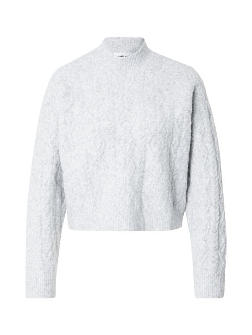 Se STUDIO SELECT Pullover 'Larina'  lysegrå ved About You