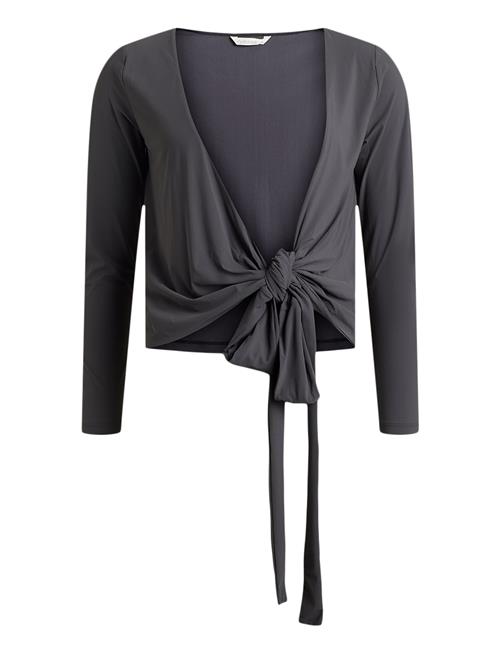 Se Wrap Tee Valencia Rethinkit Studios Black ved Booztlet