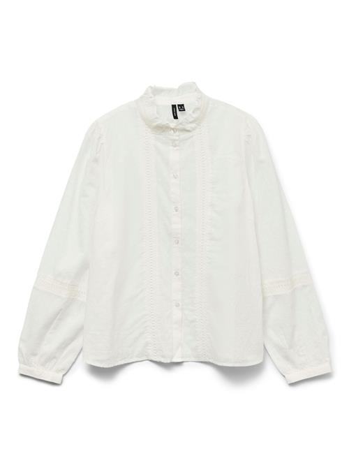Se VERO MODA Bluse 'VMTrine'  hvid ved About You
