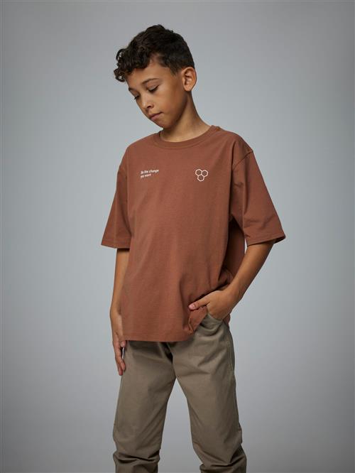 Se NAME IT T-shirt Oakley Carob Brown hos SmartKidz