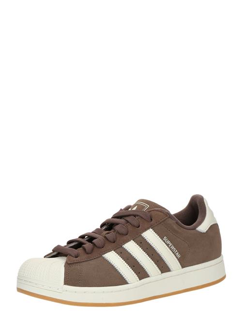 Se ADIDAS ORIGINALS Sneaker low 'SUPERSTAR II'  mørkebrun / offwhite ved About You
