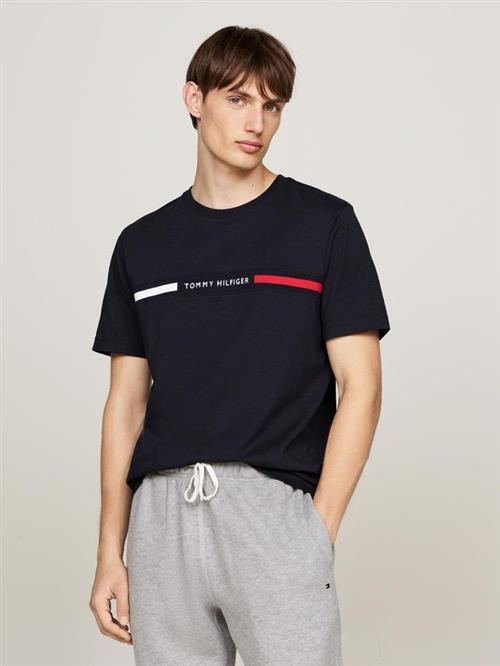 Se HILFIGER CHEST INSERT TEE hos Din tøjmand